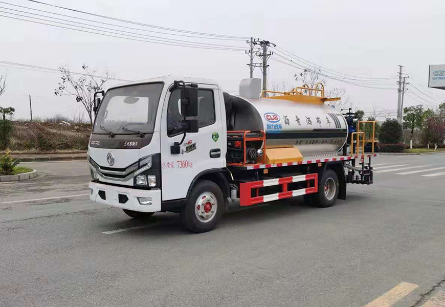 國(guó)六東風(fēng)多利卡4噸瀝青灑布車